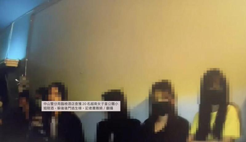 又出現來台就讀女大生當酒店陪侍。教育部表示,為避免外國學生來台從事違法情事,目前有三項做法,包括督導各校招收外國學生應審核財力及語文能力、 宣導境外生工讀及失聯通報規定、辦理外國學生相關訪視作業。除確認學生來台就學真意之外,如有發現不法情事,將即時介入並啟動專案處理查核作業。記者蕭雅娟/翻攝 又出現來台就讀女大生當酒店陪侍。教育部表示,為避免外國學生來台從事違法情事,目前有三項做法,包括督導各校招收外國學生應審核財力及語文能力、 宣導境外生工讀及失聯通報規定、辦理外國學生相關訪視作業。除確認學生來台就學真意之外,如有發現不法情事,將即時介入並啟動專案處理查核作業。記者蕭雅娟/翻攝
