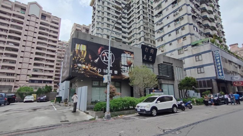 高雄左營某桌遊店外發生槍擊案。記者林保光/攝影 高雄左營某桌遊店外發生槍擊案。記者林保光/攝影