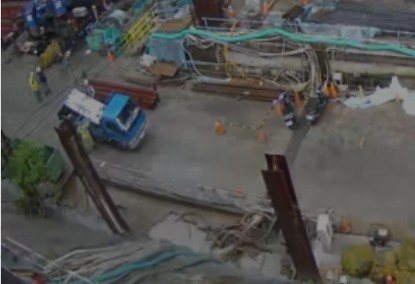 位於萬華的第一果菜批發市場改建工程工地，昨天發生3名工人遭間接雷擊。圖／勞檢處提供