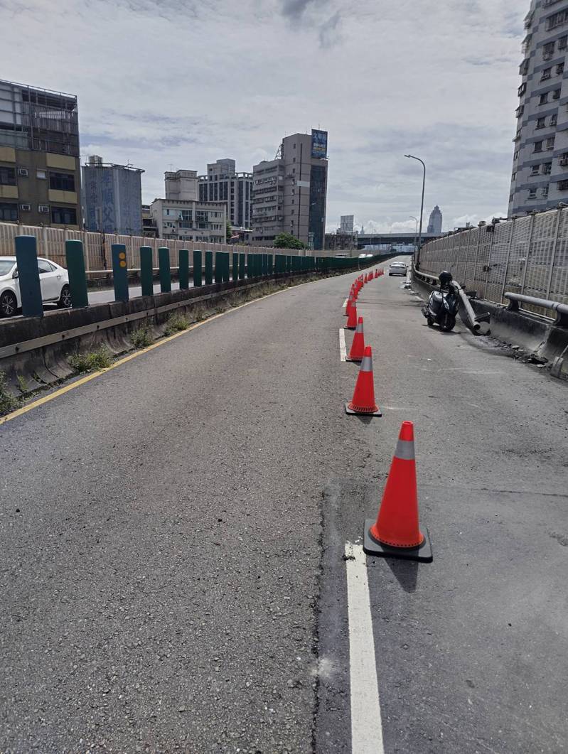 養工處緊急修復後，稍早宣布已恢復單線通車。圖／新北工務局提供