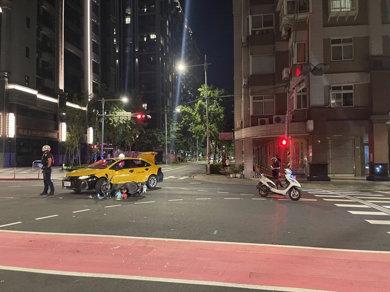 轄區土城警方獲報到場疏導交通並進行採證。記者黃子騰／翻攝