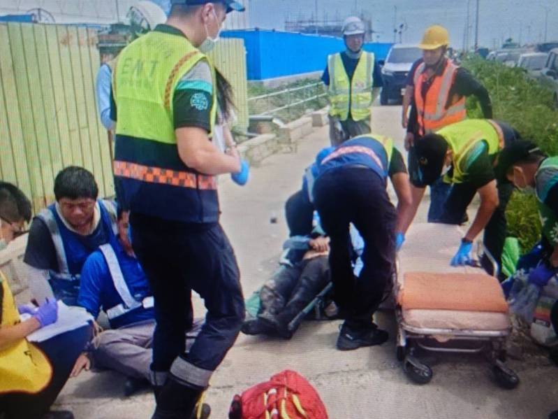 海龍離岸風電鹿港廠陸域降壓站機房今發生鋼瓶內二氧化碳外洩，造成14名工人受傷。圖／民眾提供