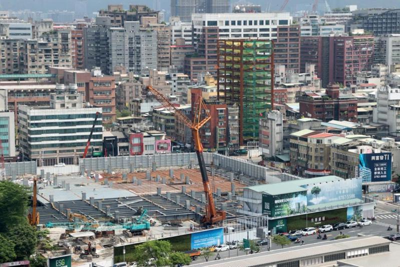 京華城案持續延燒，圖為施工中的京華廣場。圖／聯合報系資料照片