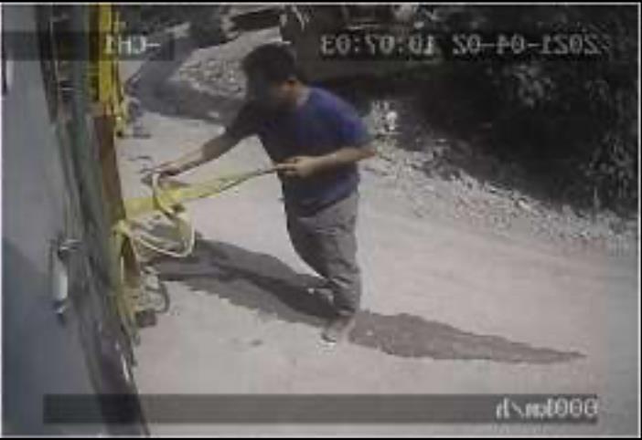 運安會公布台鐵太魯閣號事故最終調查報告，並曝光事故前的行車記錄器，發現工地主任李義祥利用吊帶連接挖掘機挖斗上之掛勾與大貨車左側立柱。圖／運安會提供