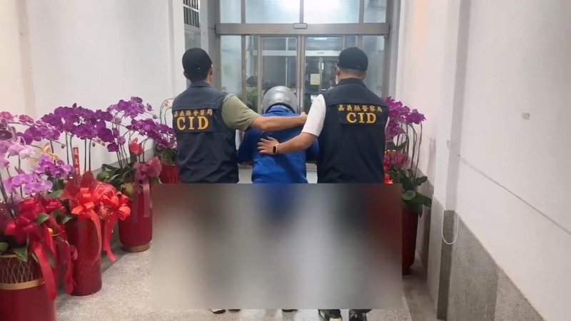 嘉義警方將涉嫌持獵槍殺鄰婦的余翁移送法辦。圖／翻攝畫面