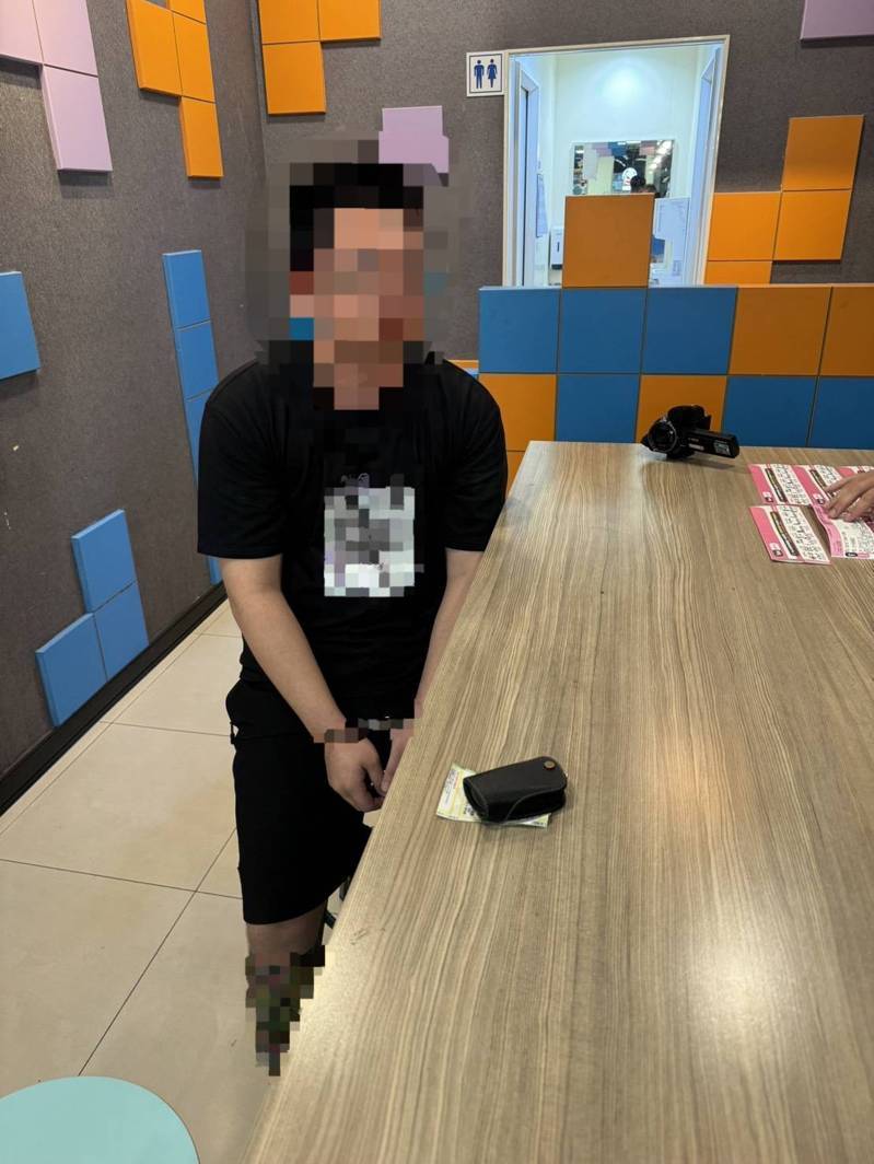 新竹市吳姓男子涉嫌在網路平台販售Red Bull國際賽車封街展演的黃牛票，警方19日循線抓人。記者陳宏睿／翻攝