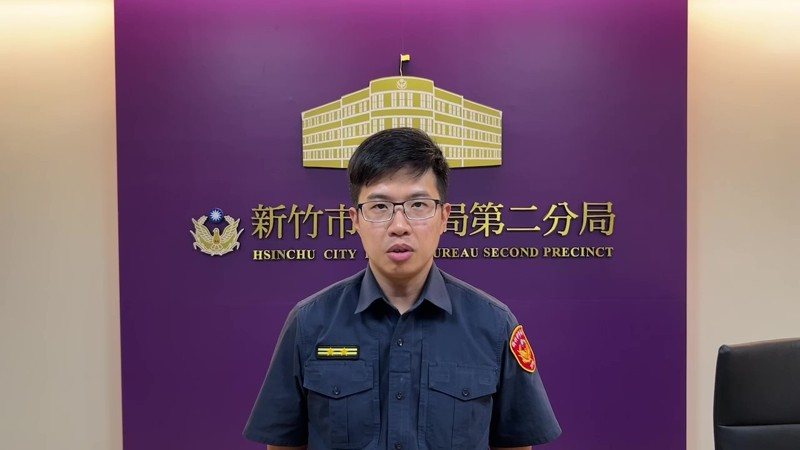 關東橋派出所所長方彥中表示，本案經調閱監視器清查，已掌握特定對象身分，並通知到案說明，將依跟蹤騷擾防制法函請新竹地檢署偵辦。圖／警方提供