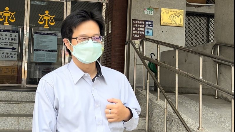楊姓員警日前出庭否認犯行。記者蕭雅娟/攝影 楊姓員警日前出庭否認犯行。記者蕭雅娟/攝影