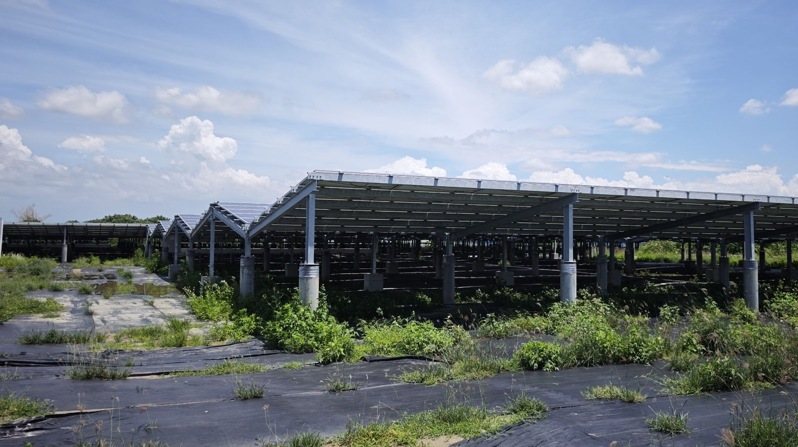 竹塘鄉公所辦理第二、第六公墓、幼兒園屋頂設置太陽光電發電系統,卻傳出弊案,廉政署與彰化地檢署調查中。圖/民眾提供 竹塘鄉公所辦理第二、第六公墓、幼兒園屋頂設置太陽光電發電系統,卻傳出弊案,廉政署與彰化地檢署調查中。圖/民眾提供