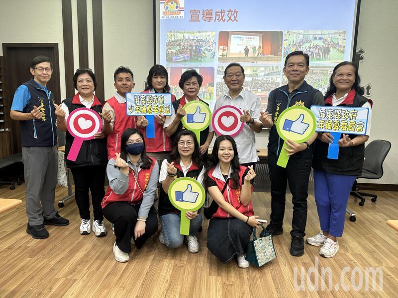 屏東縣警局少年警察隊有一群千歲團志工,發想短劇「少年卡卡」,深入校園巡演家宣導,藉由戲劇演出,讓學生們從中理解毒品和詐騙危害。記者劉星君/攝影 屏東縣警局少年警察隊有一群千歲團志工,發想短劇「少年卡卡」,深入校園巡演家宣導,藉由戲劇演出,讓學生們從中理解毒品和詐騙危害。記者劉星君/攝影