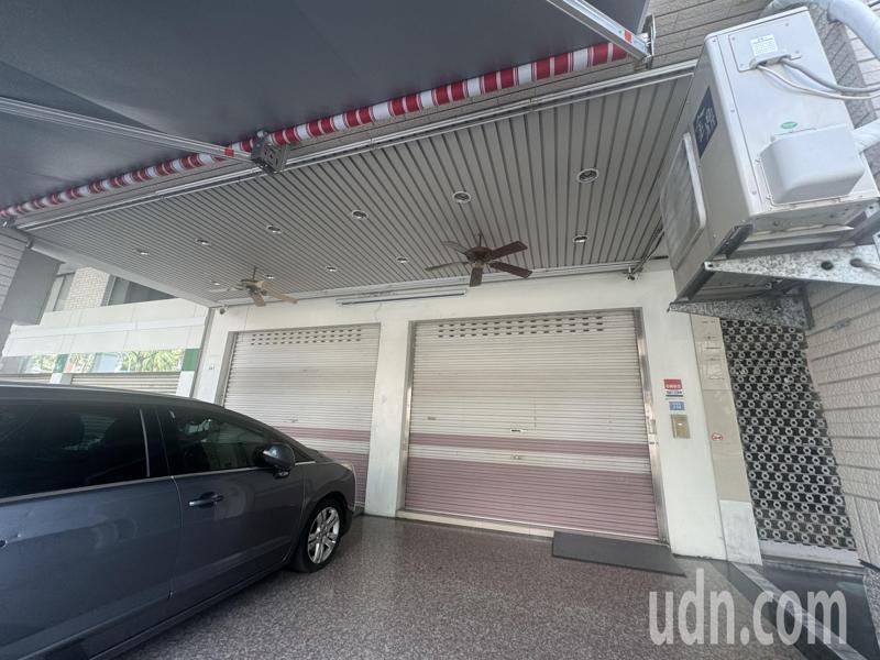 中華全球原位捷徑發展學會理事長黃森錠在高雄住家開附設合作社賣保健食品。記者郭韋綺／攝影