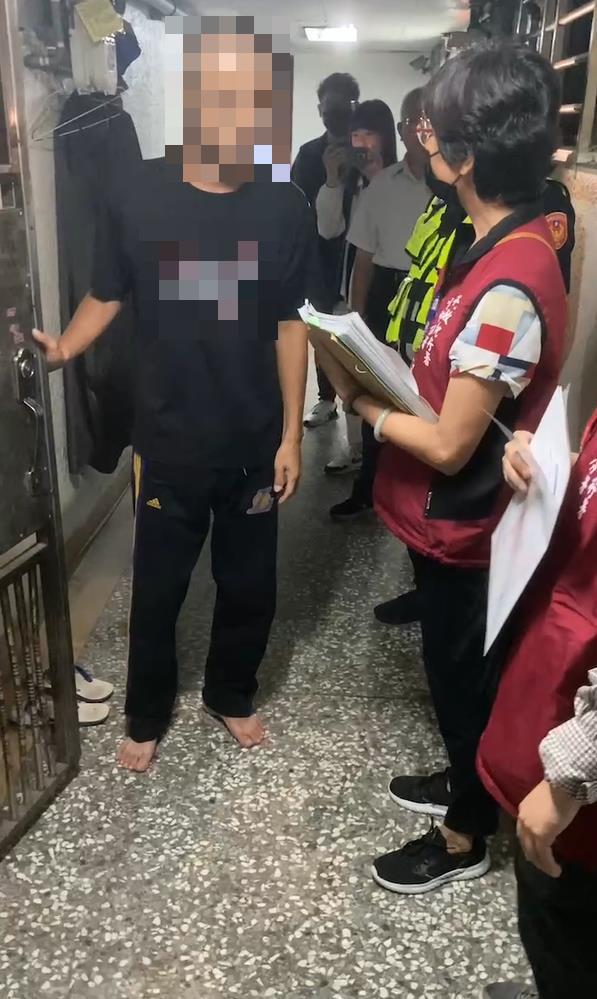 台中市劉姓攤商違規在市民廣場設攤,累積罰款超過30萬元,行政執行署台中分署發文通知劉拒執行將管收,劉在上月底繳清罰款。記者陳宏睿/翻攝 台中市劉姓攤商違規在市民廣場設攤,累積罰款超過30萬元,行政執行署台中分署發文通知劉拒執行將管收,劉在上月底繳清罰款。記者陳宏睿/翻攝