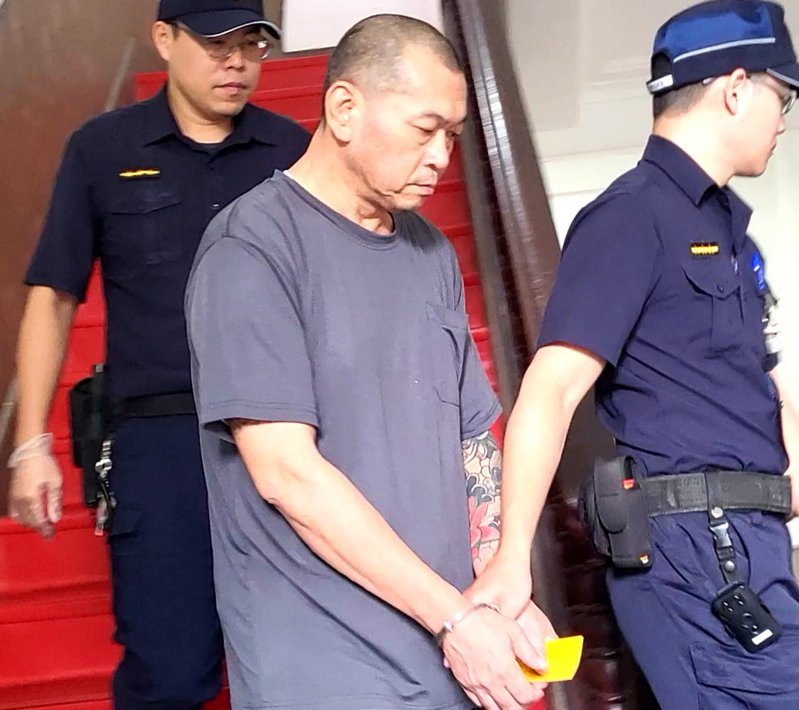 男子周俊男追求「關渡鹹粥」越南潘姓老闆娘遭拒，近距離槍殺潘婦，士林地方法院依殺人、非法持有非制式手槍罪判周20年徒刑，併科10萬元罰金。台灣高等法院今行準備程序，周說「我都認罪」。記者王宏舜／攝影