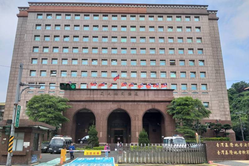 基隆市高中男、女學生因妨害性自主件相約商談和解時，少女的哥哥亮刀，基隆地方法院審理後，依強制罪判拘役50天。全案可上訴。聯合報系資料照片