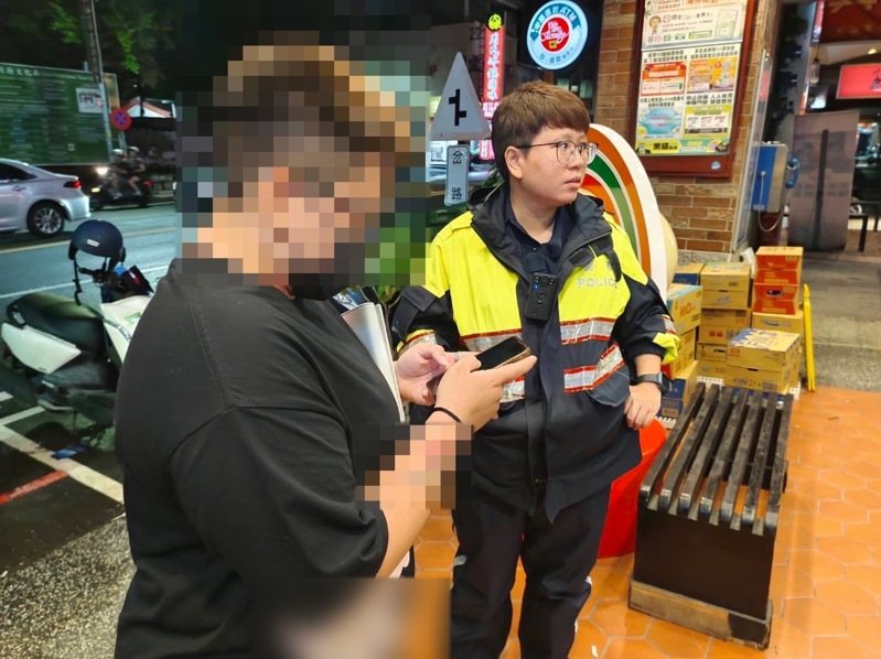 林姓女子遭網路交友詐騙，約女網友見面按摩得先交4萬元保證金，經警員勸阻保住辛苦積蓄。記者黃宣翰／翻攝