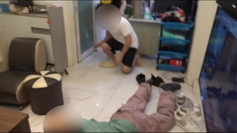 彰化警方壓制詐騙集團成員。圖／警方提供