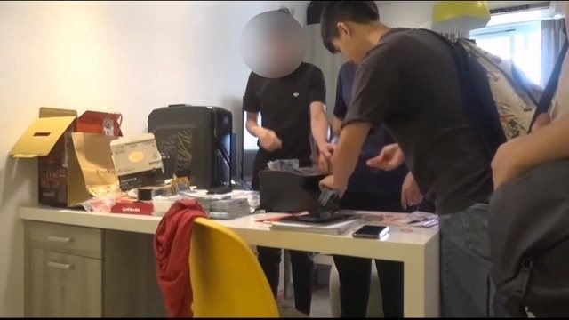 彰化警方清點林姓主嫌等人的不法所得，及做案證物。圖／警方提供