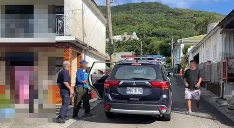台東縣金峰鄉賓茂村今天凌晨傳出民眾疑似食物中毒送醫急救，共有6位民眾參加喪事吃過小米粽後，出現身體不適症狀，被送醫治療，目前造成2死5人急救中，衛生局及警方正調查了解中毒原因。圖／民眾提供
