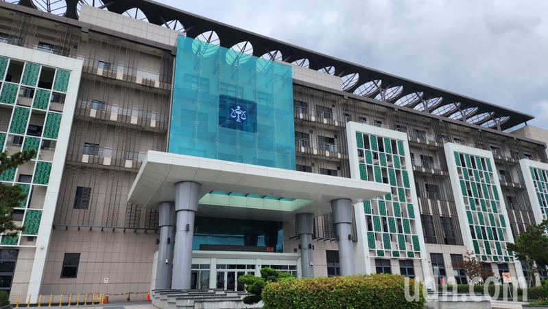 竹北「豐采520」天坑案,新竹縣長楊文科等12人涉圖利等罪嫌被檢方起訴,新竹地方法唍今天第一次開庭。記者胡蓬生/攝影 竹北「豐采520」天坑案,新竹縣長楊文科等12人涉圖利等罪嫌被檢方起訴,新竹地方法唍今天第一次開庭。記者胡蓬生/攝影