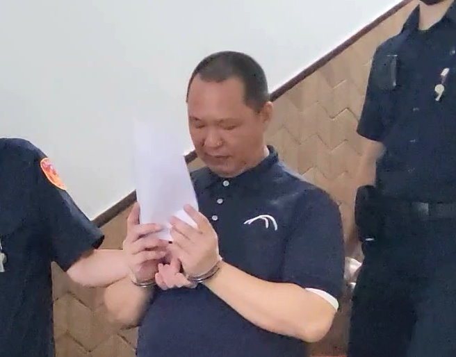 男子陳昭坤與劉姓女子分手後,見劉女返回同居處拿衣物,要求復合未成,阻止劉女離去而起爭執,他拿菜刀砍殺劉女致死。記者王宏舜/攝影 男子陳昭坤與劉姓女子分手後,見劉女返回同居處拿衣物,要求復合未成,阻止劉女離去而起爭執,他拿菜刀砍殺劉女致死。記者王宏舜/攝影