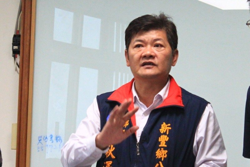 新豐鄉前鄉長許秋澤(中)。圖/聯合報系資料照片 新豐鄉前鄉長許秋澤(中)。圖/聯合報系資料照片