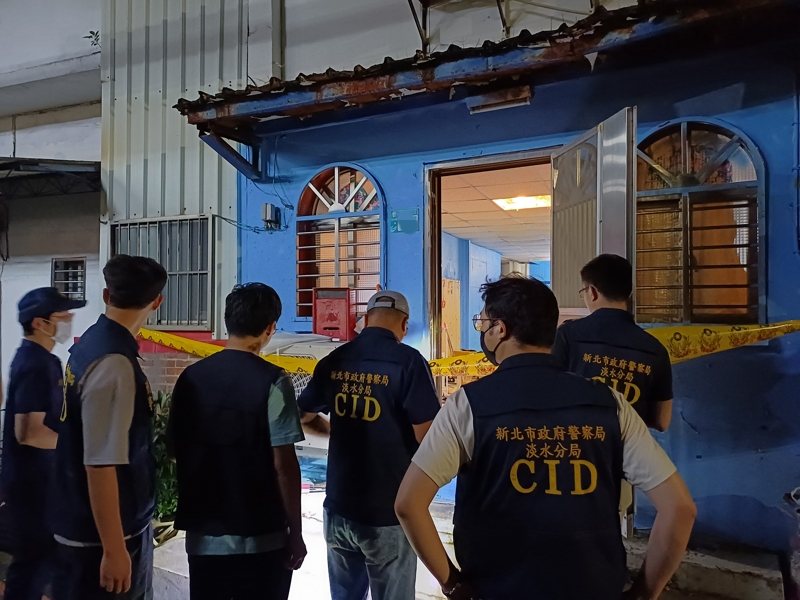 新北淡水一間裝潢公司陳姓老闆,疑因工程款與前員工李男爆發糾紛,涉嫌替兒子頂罪殺人罪,警方封鎖現場蒐證。記者曾伯愷/翻攝 新北淡水一間裝潢公司陳姓老闆,疑因工程款與前員工李男爆發糾紛,涉嫌替兒子頂罪殺人罪,警方封鎖現場蒐證。記者曾伯愷/翻攝