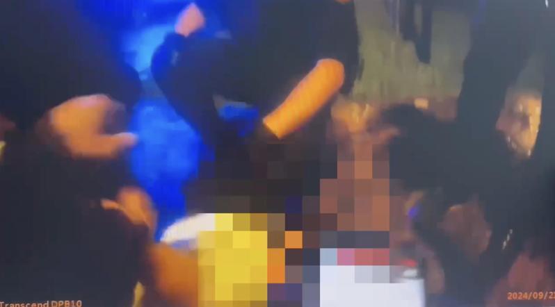 賴翁酒後涉持長刀砍人遭壓制。記者蕭雅娟／翻攝