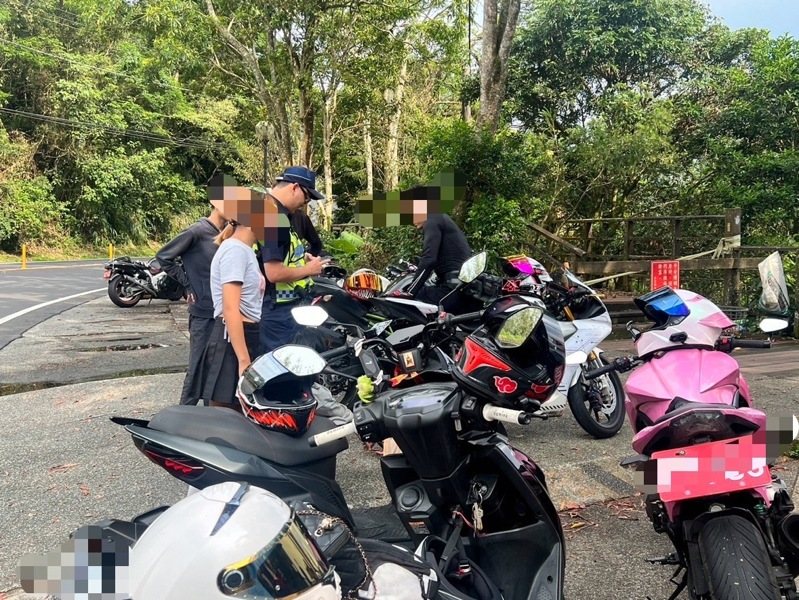 嘉義縣警方於台三線阿婆灣路段加強違規取締。圖/警方提供 嘉義縣警方於台三線阿婆灣路段加強違規取締。圖/警方提供