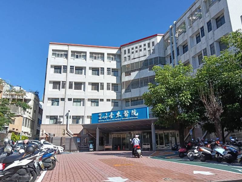 部東醫院加護病房目前收治1名食物中毒案的女病患，仍處於昏迷狀態。記者尤聰光／攝影