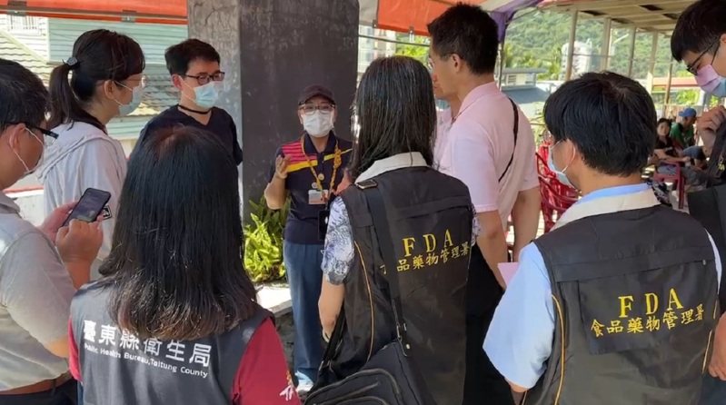 台東縣金峰鄉賓茂村疑食物中毒案，衛福部疾病管制署昨指派專家協助調查，相關人員今天再前往事發點採樣，加速確認中毒來源。圖／民眾提供