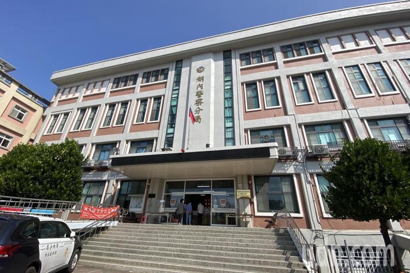 高市湖內警分局交通分隊一名員警涉網路簽賭案，昨遭檢警拘提，分局昨開人評會，記一大過調地處分。記者石秀華／攝影