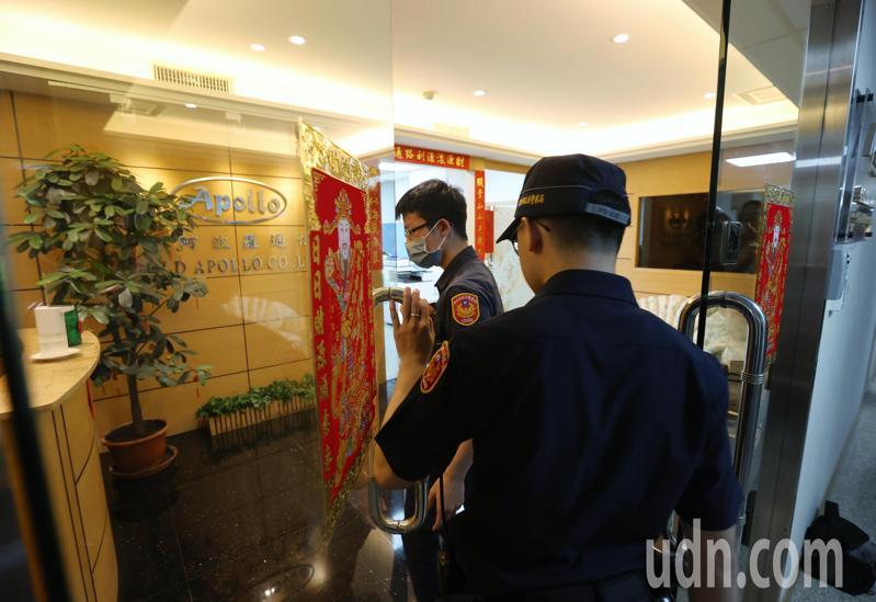 黎巴嫩真主黨使用的呼叫器爆炸造成多人死傷,金阿波羅公司照常有員工上班,上午有員警到場簽到。記者林澔一/攝影 黎巴嫩真主黨使用的呼叫器爆炸造成多人死傷,金阿波羅公司照常有員工上班,上午有員警到場簽到。記者林澔一/攝影