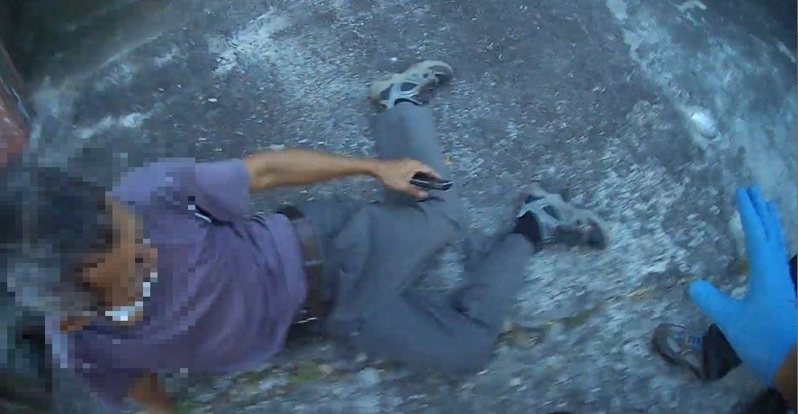 嘉義市有名貨車司機企圖以肉身阻擋車輛滑動，結果大腿遭輾過變形。圖／翻攝畫面