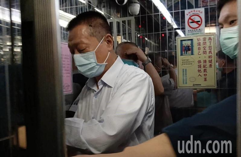 金阿波羅公司捲進黎巴嫩真主黨呼叫器爆炸案，外界關注真相。董事長許清光今天下午離開公司時說，現在偵查中，不便跟大家講，他要休息了。記者邱瑞杰／攝影