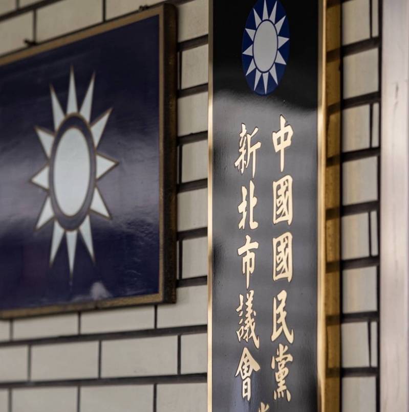 國民黨新北市議員白珮茹身陷助理費案風波，昨60萬元交保候傳。國民黨新北市議會黨團聲援，呼籲不分黨派修法還公道。圖／新北市議會國民黨團提供