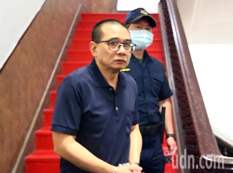 康友-KY前董事長黃文烈被控利用「鮭魚返鄉」政策，夥同印尼籍大陸房地產大亨王命亮（通緝中）於境外設立假外資康友製藥廠詐騙201億元，另炒作股價坑殺投資人，案件現上訴台灣高等法院。記者王宏舜／攝影