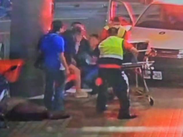 宜蘭礁溪鄉發生情殺案，蔡男不滿女友與其前夫重修舊好，拿刀刺傷對方腹部，造成蘇男受傷送醫救治。圖／讀者提供