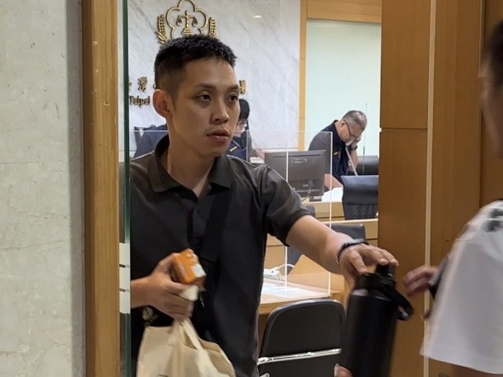 台硝職員高玉環兒子陳偉亮涉內線15萬交保。記者張宏業/攝影 台硝職員高玉環兒子陳偉亮涉內線15萬交保。記者張宏業/攝影