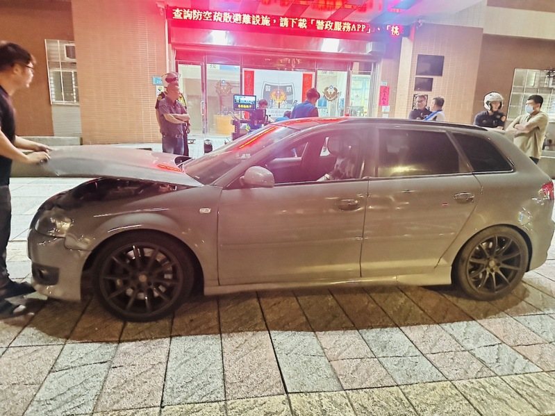 價值近百萬的奧迪汽車噪音超標7分貝,罰款3000元。記者周嘉茹/翻攝 價值近百萬的奧迪汽車噪音超標7分貝,罰款3000元。記者周嘉茹/翻攝