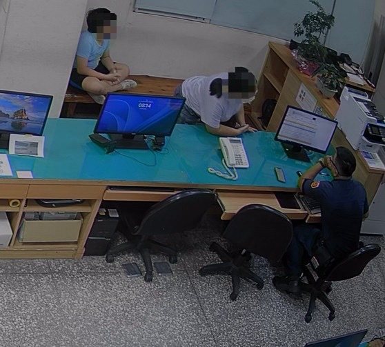 台中一名婦人剛領到薪水9000元不見,她到豐原警分局翁子派出所急報案,員警查出她的錢被撿到,送交另一個派出所。記者游振昇/翻攝 台中一名婦人剛領到薪水9000元不見,她到豐原警分局翁子派出所急報案,員警查出她的錢被撿到,送交另一個派出所。記者游振昇/翻攝