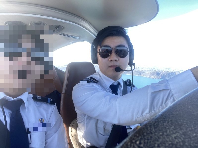 公益派出所警察替代役男許耀文剛自紐西蘭梅西大學航空機師系畢業，已考取執照是名準機師。圖／警方提供