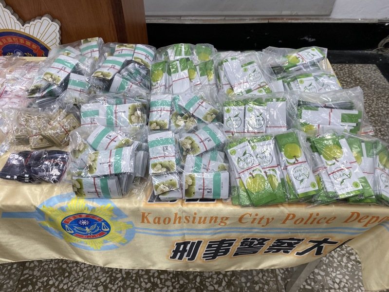 高雄警方查緝高姓兄弟涉販毒,在洗衣機驚見大批毒品。記者林保光/翻攝 高雄警方查緝高姓兄弟涉販毒,在洗衣機驚見大批毒品。記者林保光/翻攝