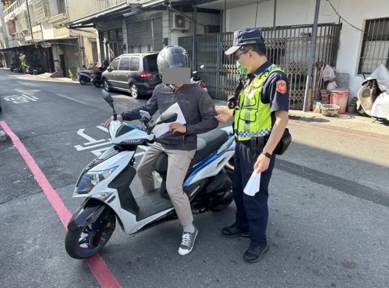 屏東縣警察局自9月23日至27日，執行無號誌路口或閃紅燈未停等違規專案取締。圖／警方提供