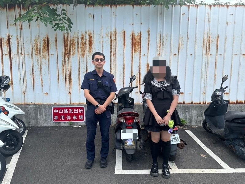 失主白姓女子今天早上前往派出所領車。記者曾伯愷/翻攝 失主白姓女子今天早上前往派出所領車。記者曾伯愷/翻攝