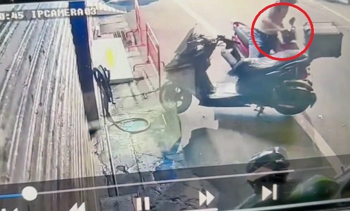 陳姓老翁昨晚從新北市淡水區住處社區騎錯機車外出,遭警法辦。記者曾伯愷/翻攝 陳姓老翁昨晚從新北市淡水區住處社區騎錯機車外出,遭警法辦。記者曾伯愷/翻攝