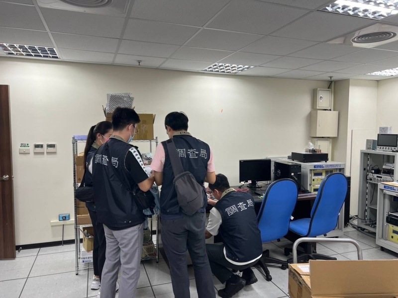 新竹地檢署發動搜索,釐清陸資非法在台挖角台灣科技人才的行為。圖/新竹地檢署提供 新竹地檢署發動搜索,釐清陸資非法在台挖角台灣科技人才的行為。圖/新竹地檢署提供