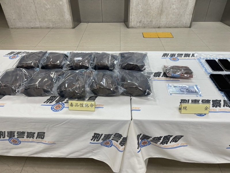 警方查扣香港黑幫和勝和的K他命。記者廖炳棋/翻攝 警方查扣香港黑幫和勝和的K他命。記者廖炳棋/翻攝