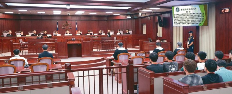 死刑釋憲案,憲法法庭昨判決「有條件合憲」,國人高度關注。記者潘俊宏/攝影 死刑釋憲案,憲法法庭昨判決「有條件合憲」,國人高度關注。記者潘俊宏/攝影