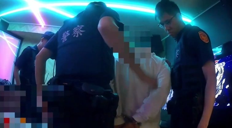 來台讀大學韓國籍女大生,中秋節當天遭3男偷得包包,警循線在北市逮人送辦。記者曾伯愷/翻攝 來台讀大學韓國籍女大生,中秋節當天遭3男偷得包包,警循線在北市逮人送辦。記者曾伯愷/翻攝