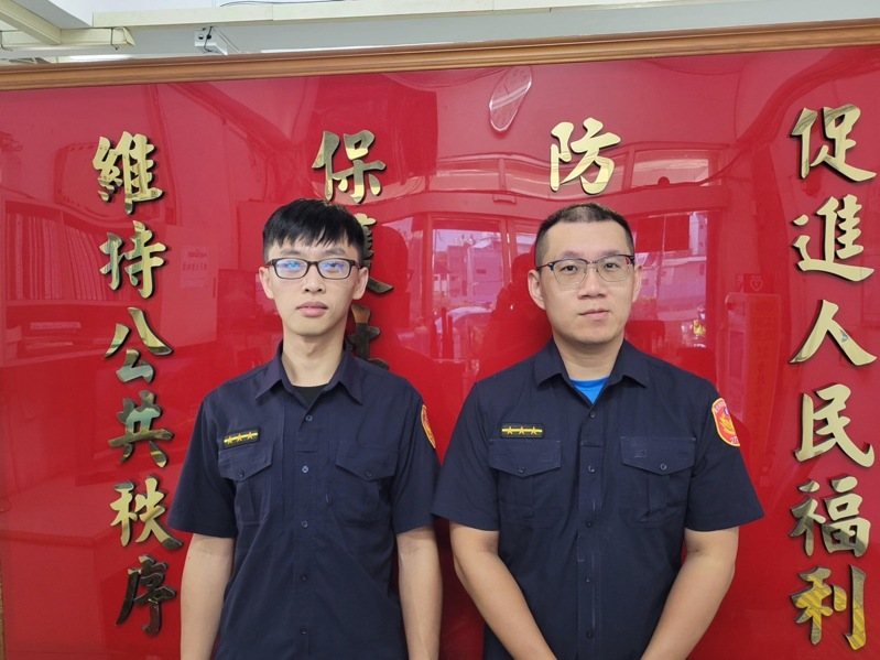北投警分局關渡派出所警員林俊佑、張政森到場，破解詐團詐騙手法，守住老翁30萬元。記者蕭雅娟／翻攝